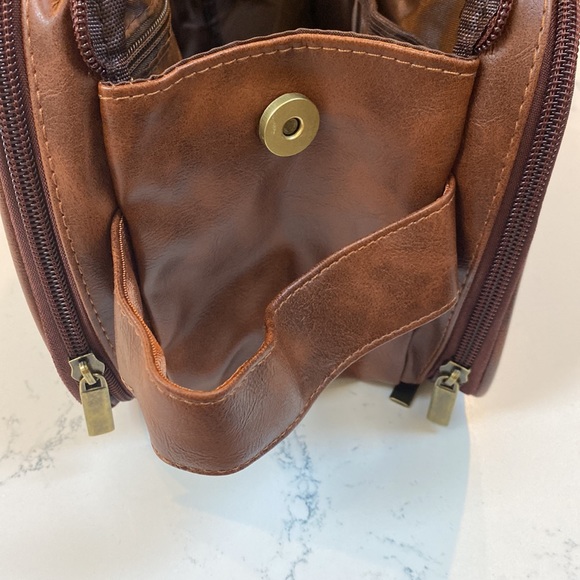 Custom toiletry bag - Picture 6 of 9